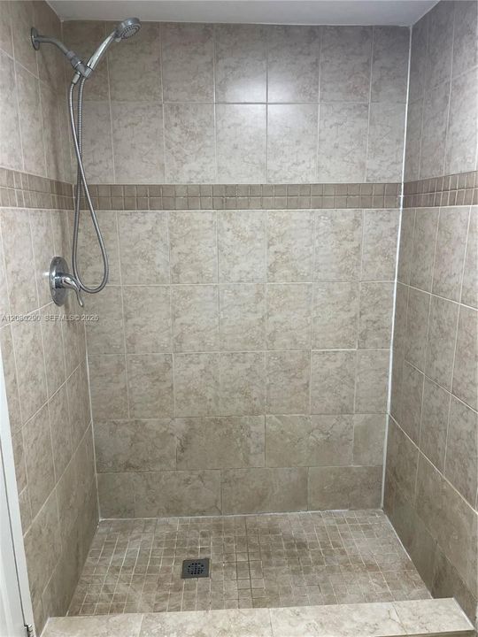For Rent: $2,100 (1 beds, 2 baths, 1116 Square Feet)