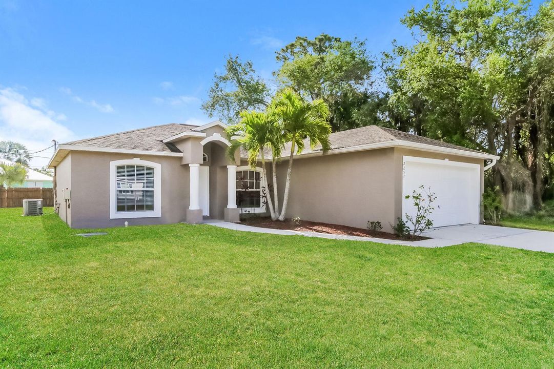 1000562.2257 SW Matheson Terrace - Front