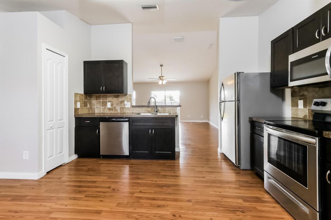 1000562.2257 SW Matheson Terrace - Kitch