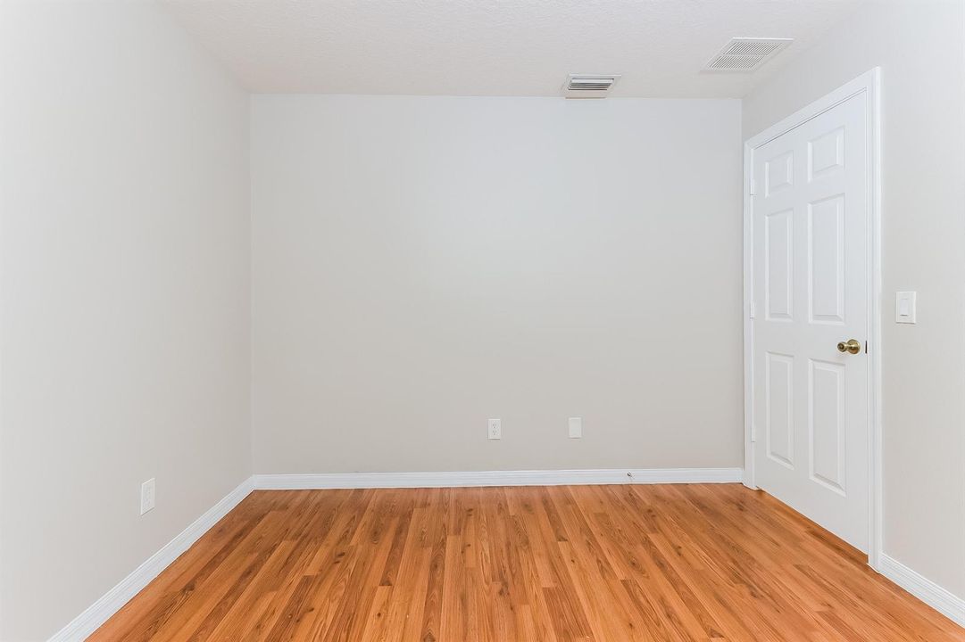 1000562.2257 SW Matheson Terrace - Bedro
