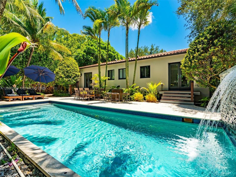 For Rent: $10,000 (3 beds, 2 baths, 1243 Square Feet)