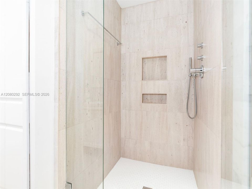 For Rent: $10,000 (3 beds, 2 baths, 1243 Square Feet)