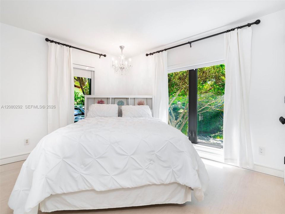 For Rent: $10,000 (3 beds, 2 baths, 1243 Square Feet)