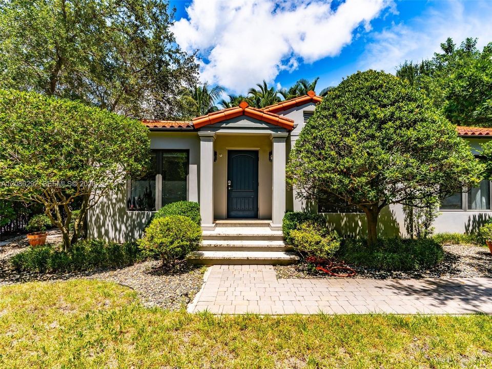 For Rent: $10,000 (3 beds, 2 baths, 1243 Square Feet)