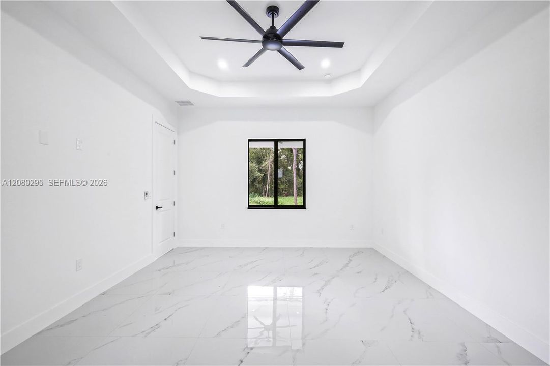 На продажу: $410,000 (4 спален, 2 ванн, 2000 Квадратных фут)