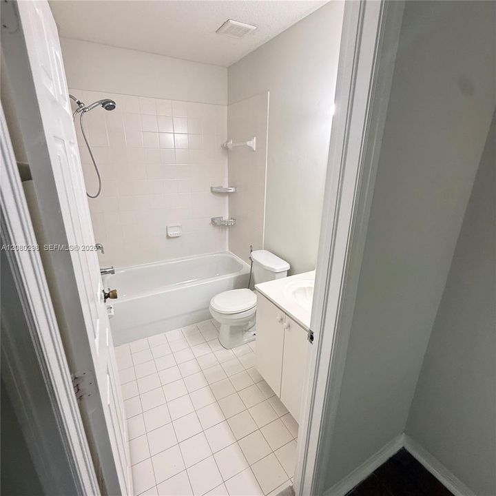 For Sale: $255,000 (2 beds, 2 baths, 817 Square Feet)