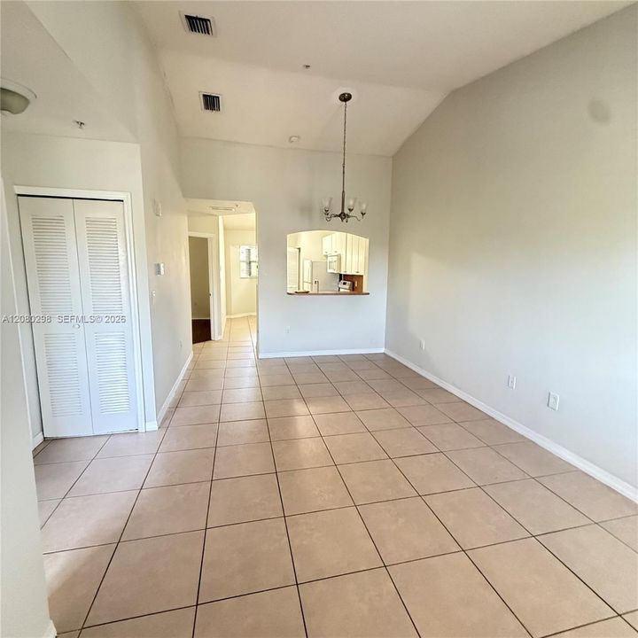 For Sale: $255,000 (2 beds, 2 baths, 817 Square Feet)