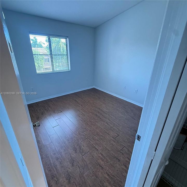 For Sale: $255,000 (2 beds, 2 baths, 817 Square Feet)