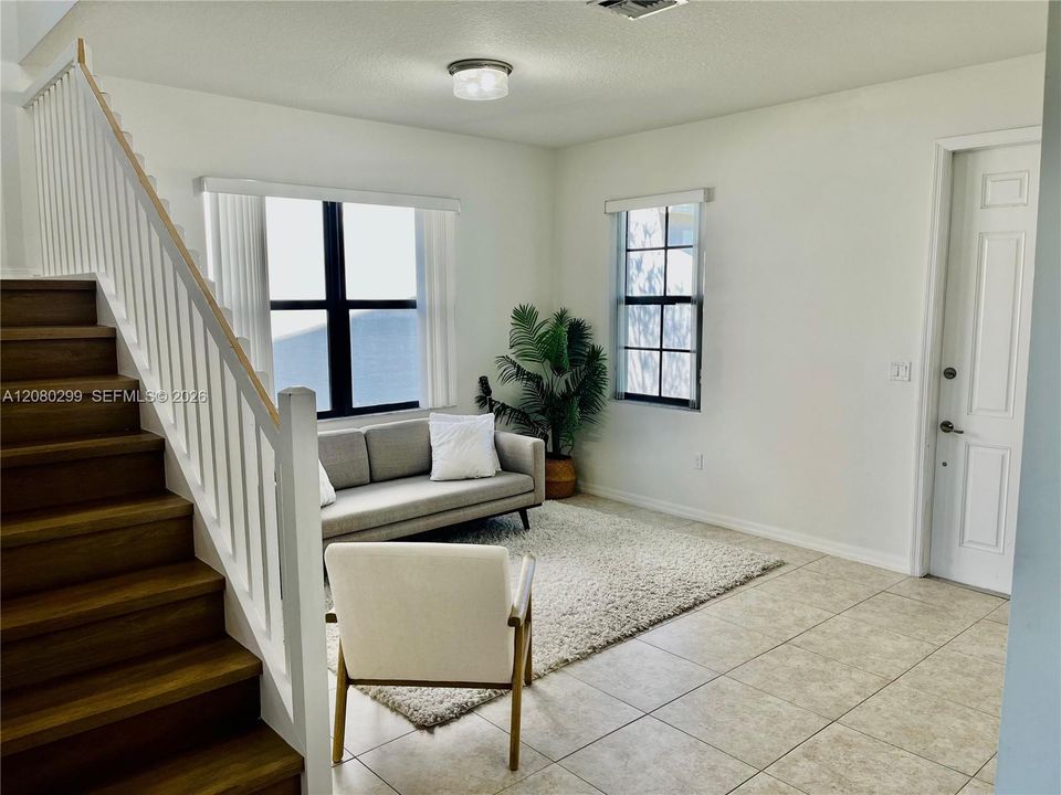For Rent: $4,500 (3 beds, 2 baths, 1965 Square Feet)