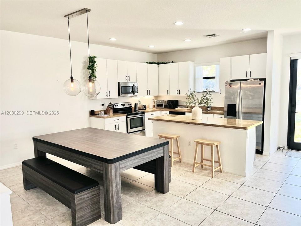 For Rent: $4,500 (3 beds, 2 baths, 1965 Square Feet)