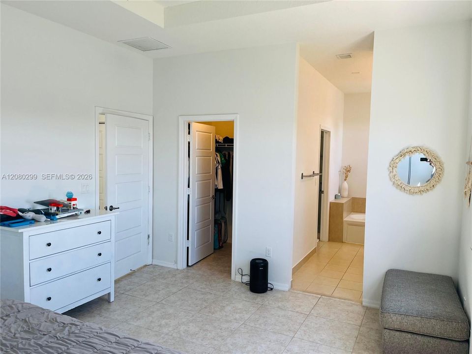 For Rent: $4,500 (3 beds, 2 baths, 1965 Square Feet)