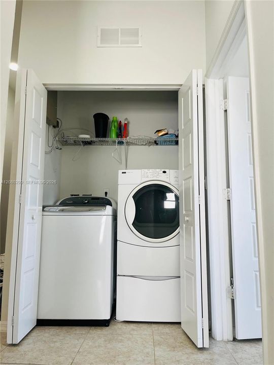 For Rent: $4,500 (3 beds, 2 baths, 1965 Square Feet)
