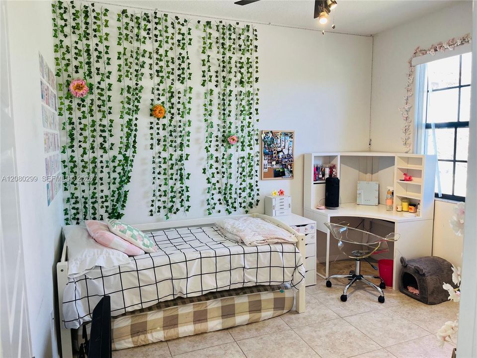 For Rent: $4,500 (3 beds, 2 baths, 1965 Square Feet)