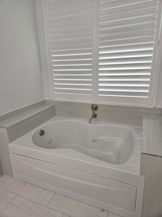Bath Master - tub