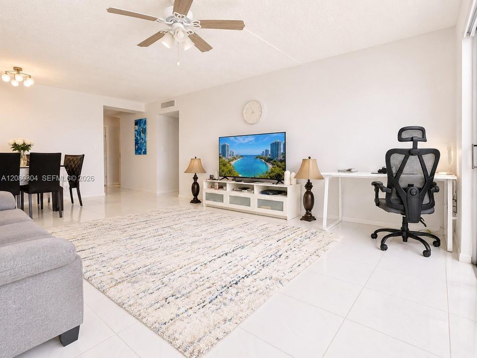 В аренду: $2,450 (2 спален, 2 ванн, 1092 Квадратных фут)