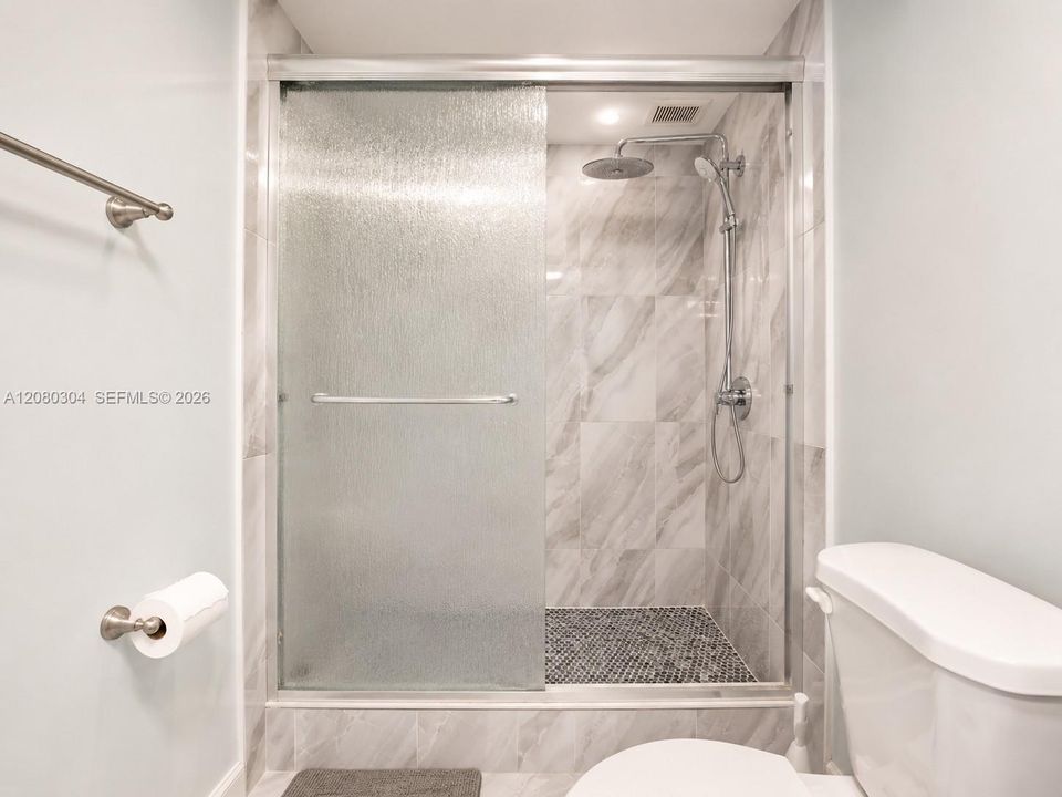 В аренду: $2,450 (2 спален, 2 ванн, 1092 Квадратных фут)