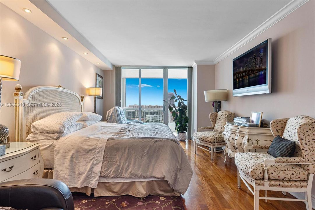 For Sale: $795,000 (3 beds, 2 baths, 1870 Square Feet)