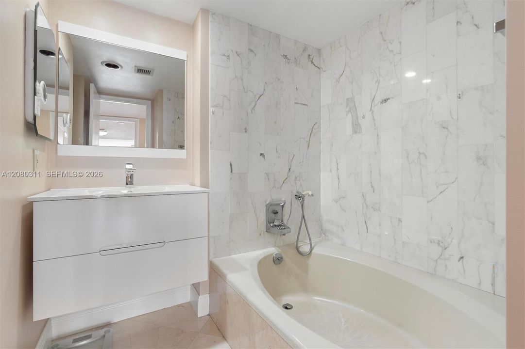 В аренду: $6,500 (2 спален, 2 ванн, 1641 Квадратных фут)