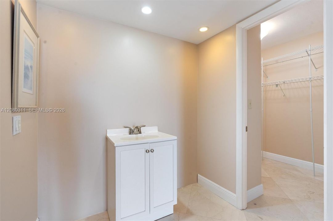 В аренду: $6,500 (2 спален, 2 ванн, 1641 Квадратных фут)