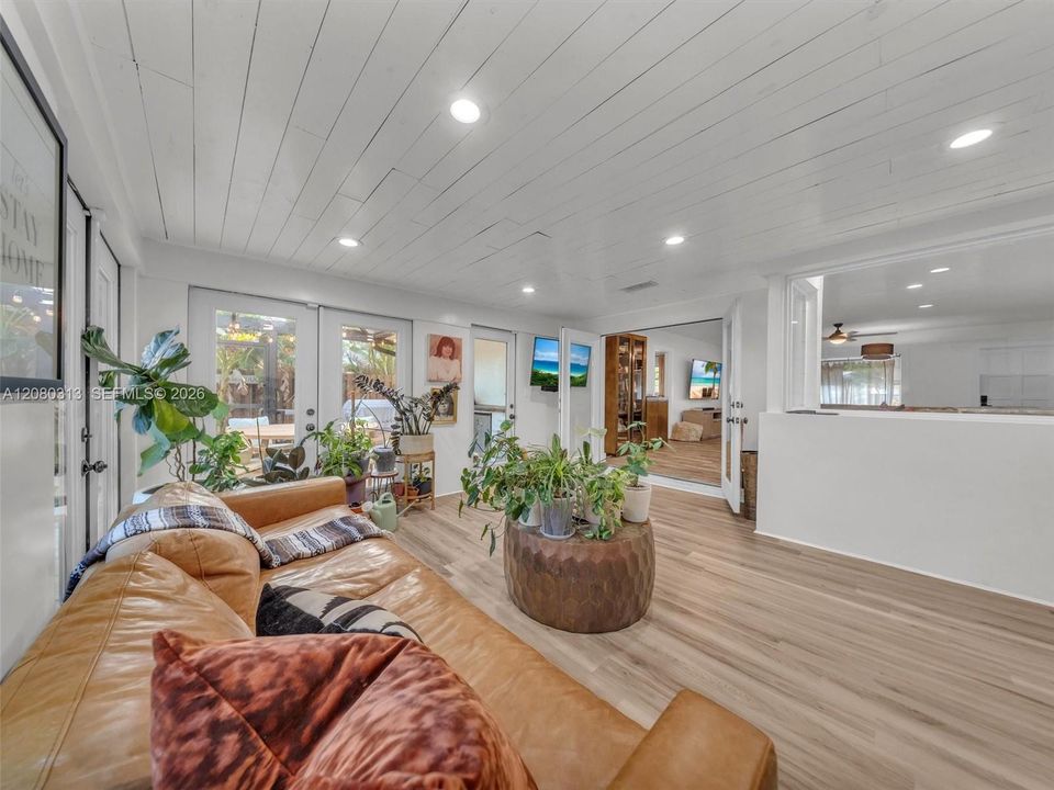 For Sale: $645,000 (3 beds, 2 baths, 1646 Square Feet)