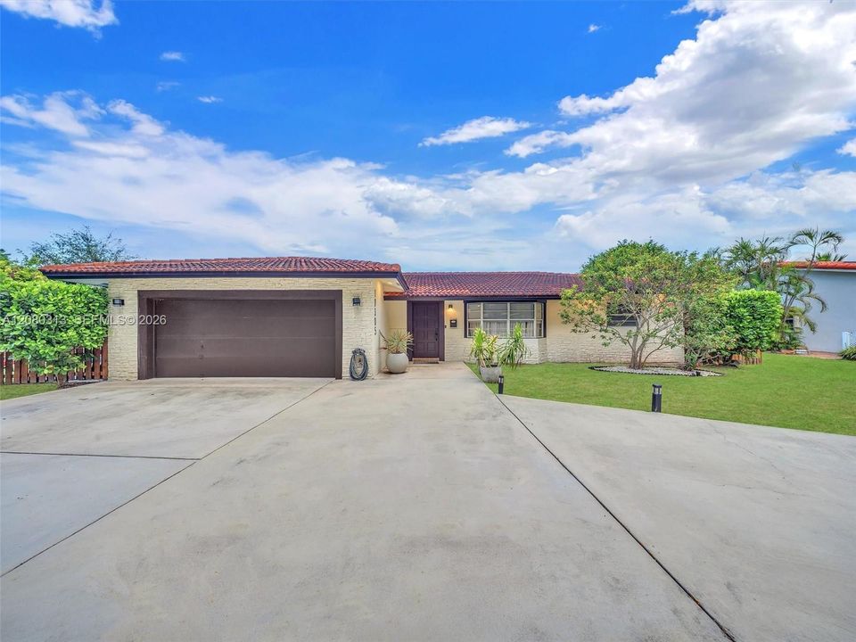 For Sale: $645,000 (3 beds, 2 baths, 1646 Square Feet)