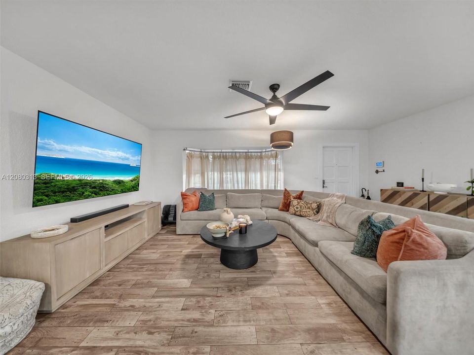 For Sale: $645,000 (3 beds, 2 baths, 1646 Square Feet)