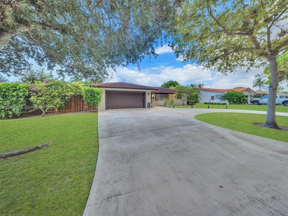 For Sale: $645,000 (3 beds, 2 baths, 1646 Square Feet)