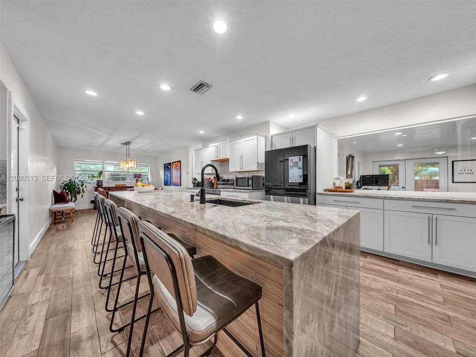 For Sale: $645,000 (3 beds, 2 baths, 1646 Square Feet)