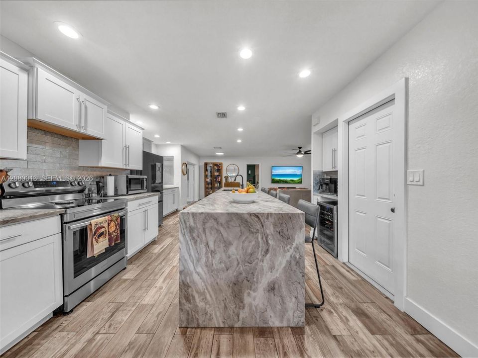 For Sale: $645,000 (3 beds, 2 baths, 1646 Square Feet)