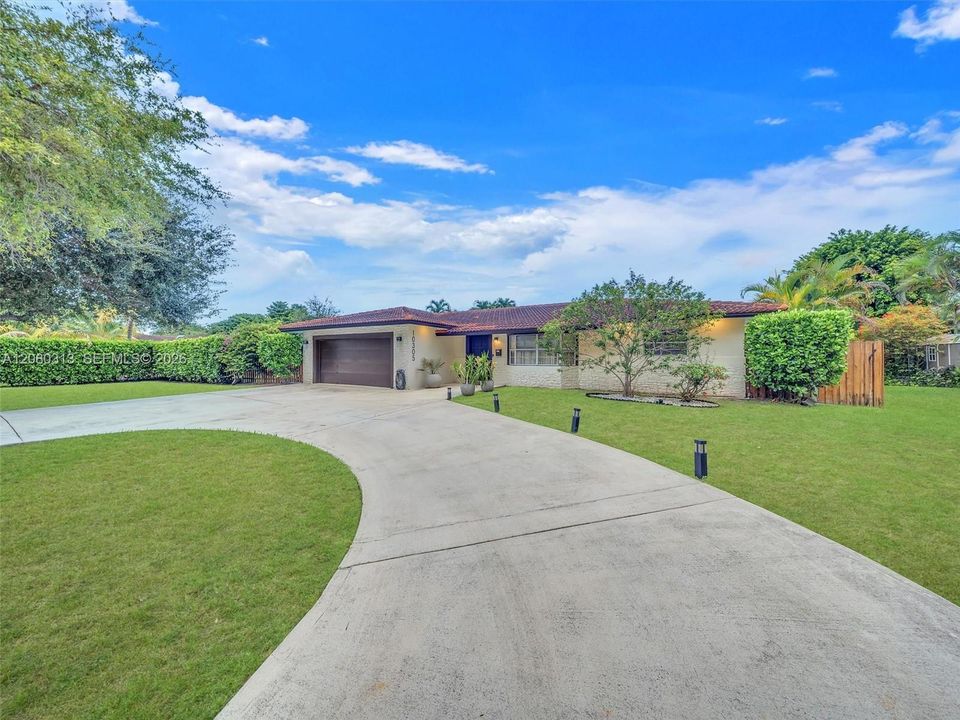 For Sale: $645,000 (3 beds, 2 baths, 1646 Square Feet)