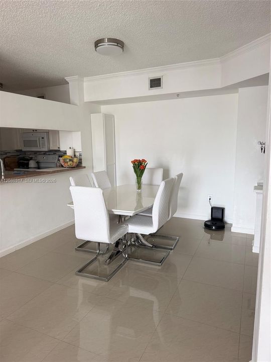В аренду: $3,050 (2 спален, 2 ванн, 1024 Квадратных фут)