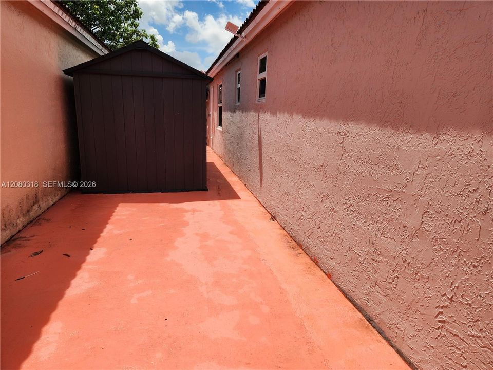 For Rent: $1,100 (1 beds, 1 baths, 1779 Square Feet)