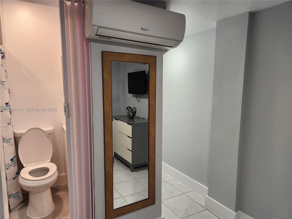 For Rent: $1,100 (1 beds, 1 baths, 1779 Square Feet)