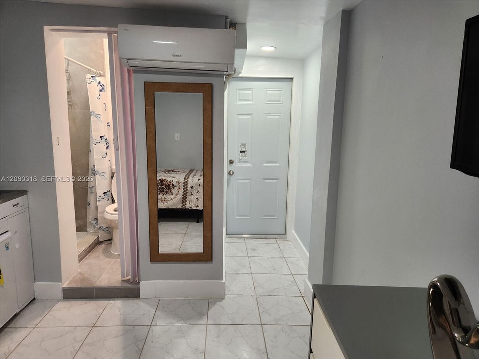 For Rent: $1,100 (1 beds, 1 baths, 1779 Square Feet)
