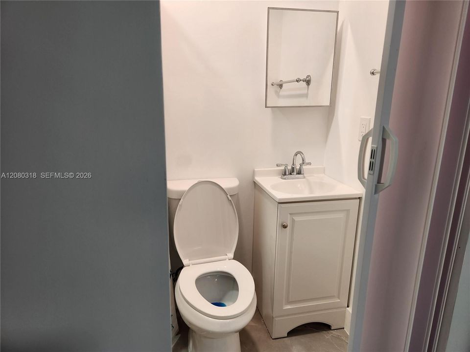 For Rent: $1,100 (1 beds, 1 baths, 1779 Square Feet)