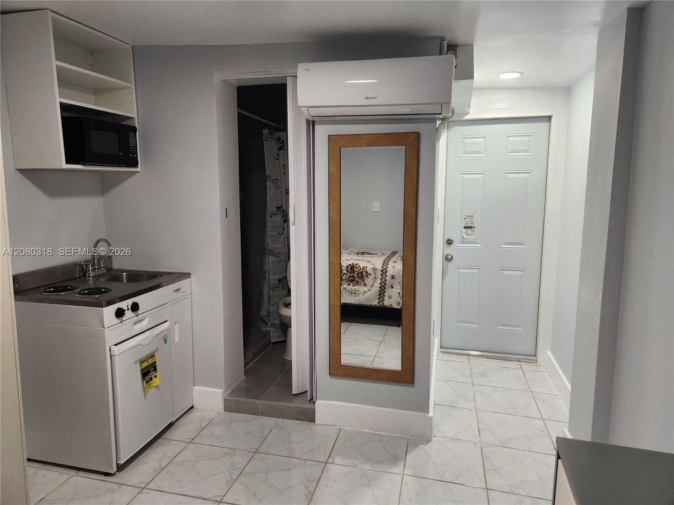 For Rent: $1,100 (1 beds, 1 baths, 1779 Square Feet)