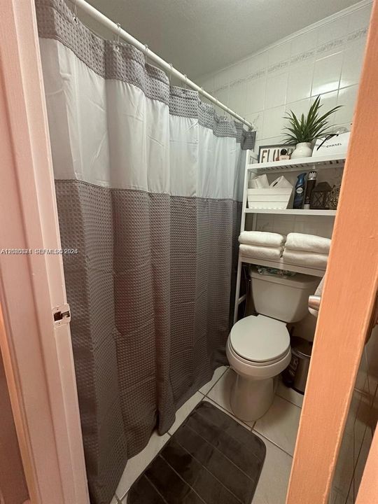 For Rent: $2,400 (2 beds, 2 baths, 915 Square Feet)