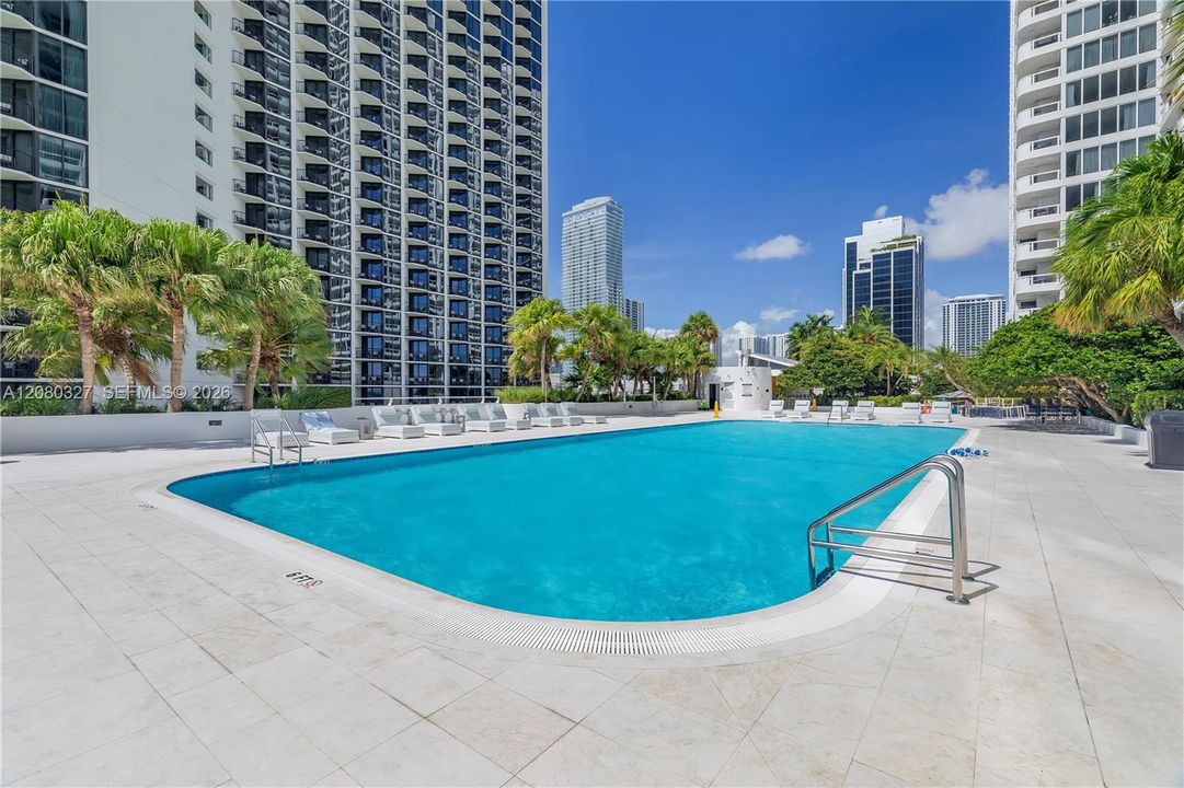 For Sale: $749,000 (2 beds, 2 baths, 1496 Square Feet)