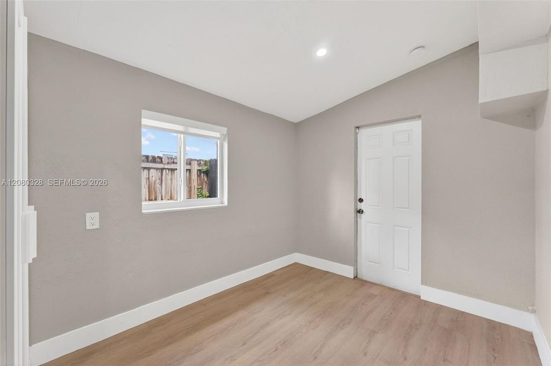 For Sale: $475,000 (3 beds, 2 baths, 1047 Square Feet)