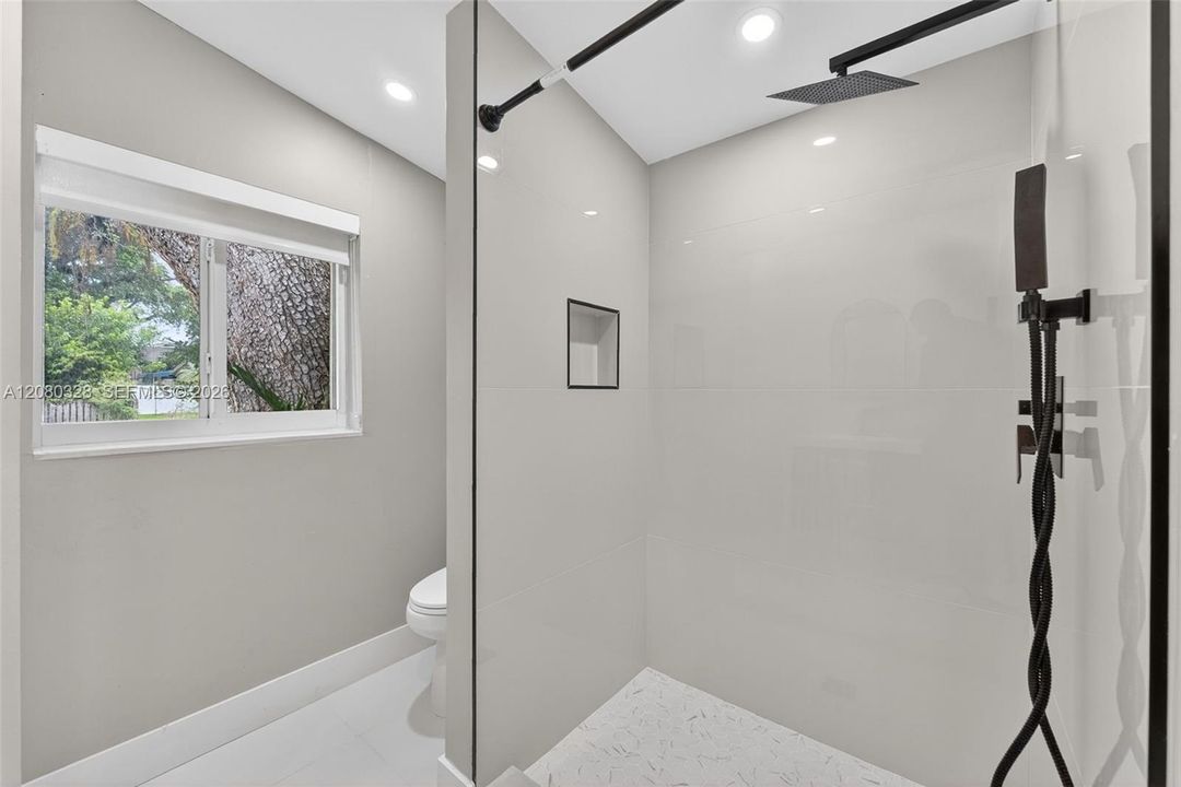 For Sale: $475,000 (3 beds, 2 baths, 1047 Square Feet)