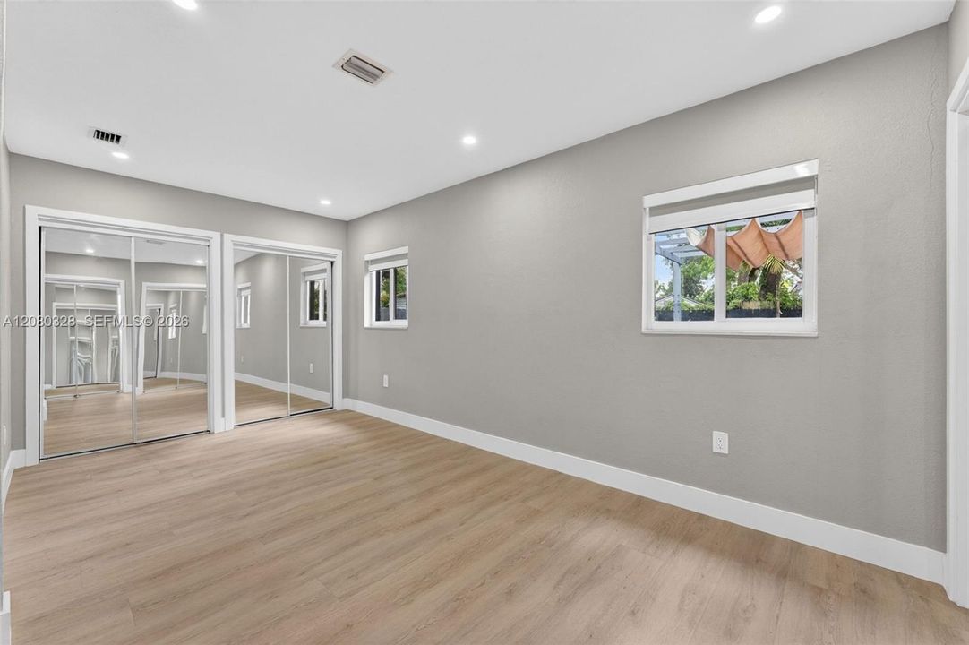 For Sale: $475,000 (3 beds, 2 baths, 1047 Square Feet)