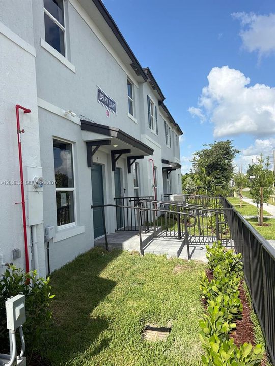 For Rent: $2,990 (3 beds, 2 baths, 1890 Square Feet)