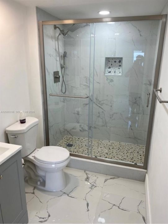 For Sale: $350,000 (2 beds, 2 baths, 882 Square Feet)