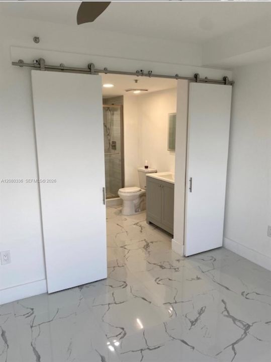 For Sale: $350,000 (2 beds, 2 baths, 882 Square Feet)