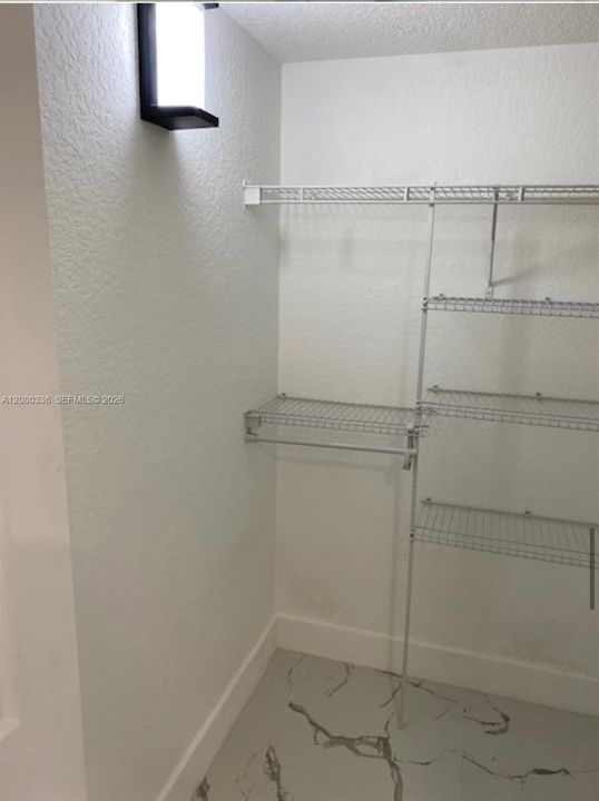 For Sale: $350,000 (2 beds, 2 baths, 882 Square Feet)