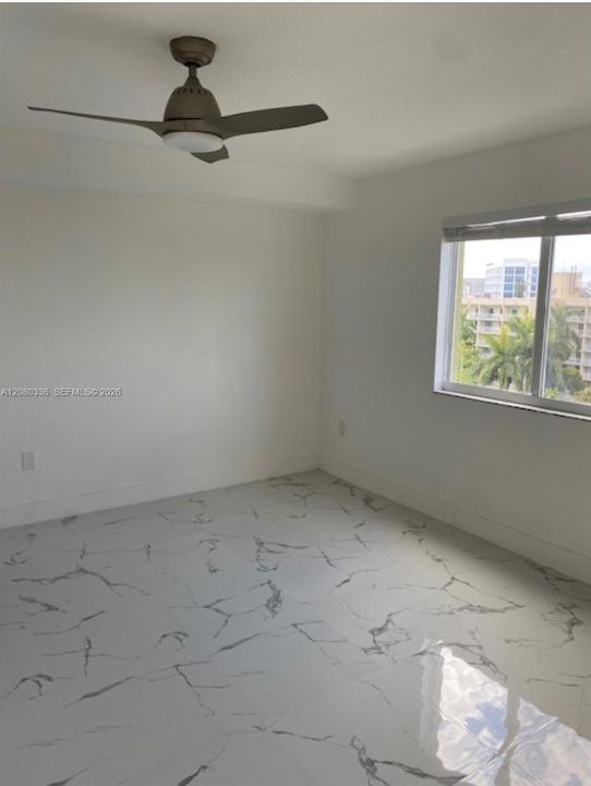 For Sale: $350,000 (2 beds, 2 baths, 882 Square Feet)