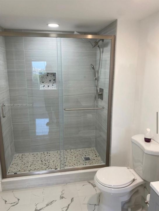 For Sale: $350,000 (2 beds, 2 baths, 882 Square Feet)