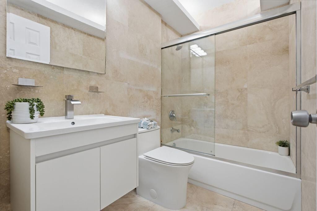 lucaya D10 bathroom