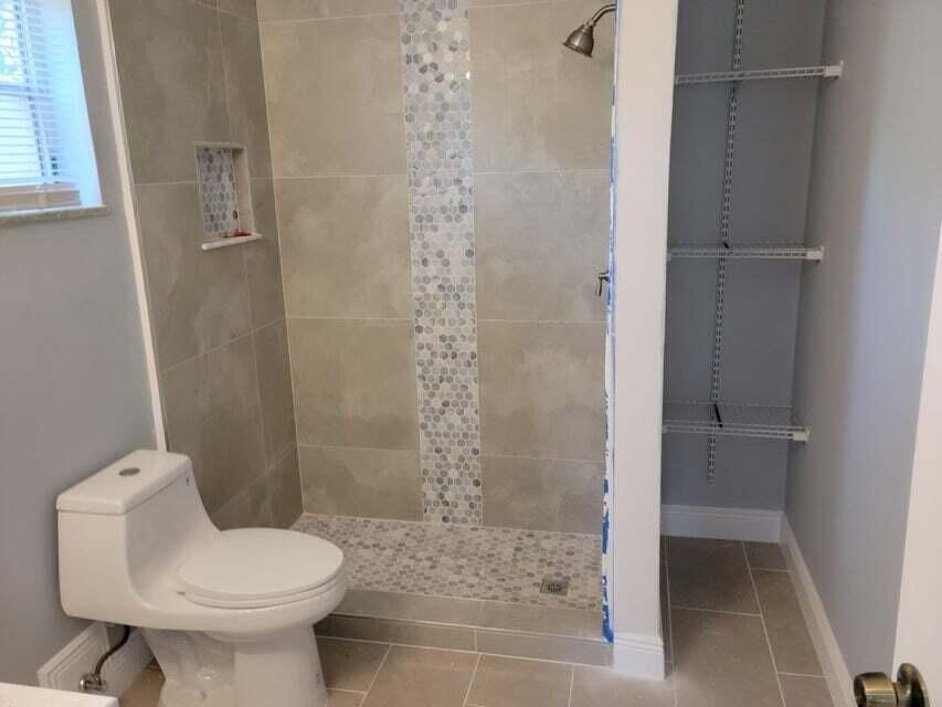 4010 Northshore Linnen closet1