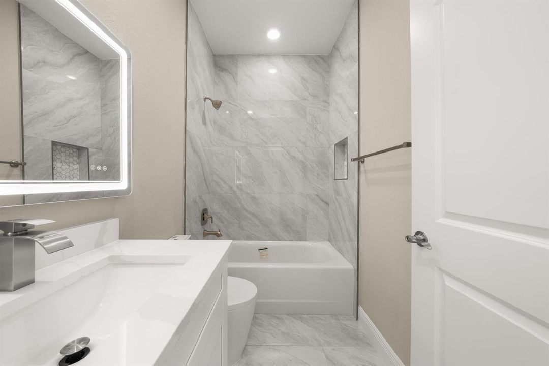 interior - second bathroom 2
